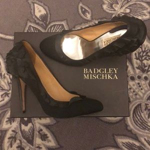 EUC Badgley Mischka Black Ruffle Heels Size 8